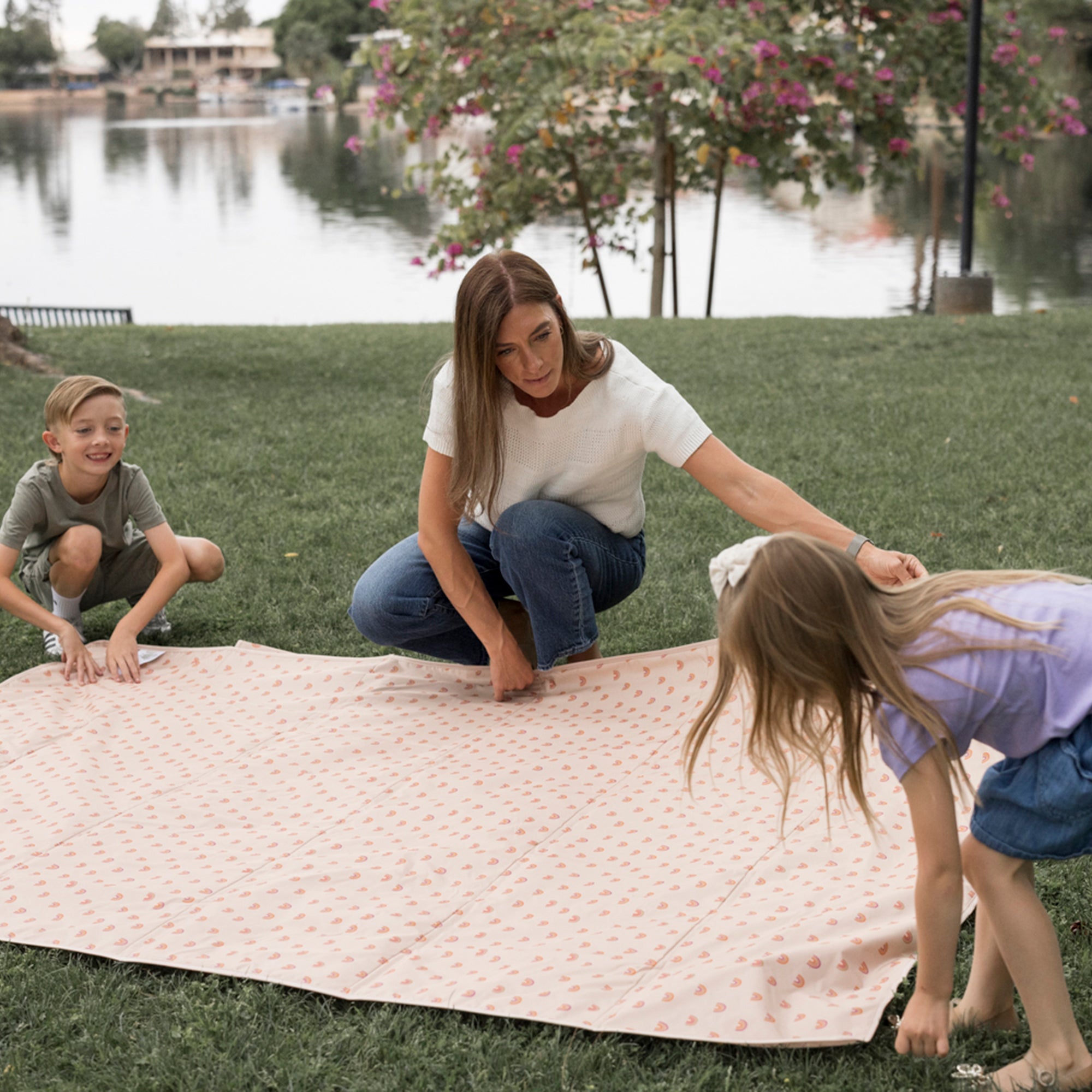 Waterproof Outdoor Blanket 5'x7'- Portable, Foldable, Durable, Easy to Clean, Ideal for Camping, Picnics, Beach, and Travel