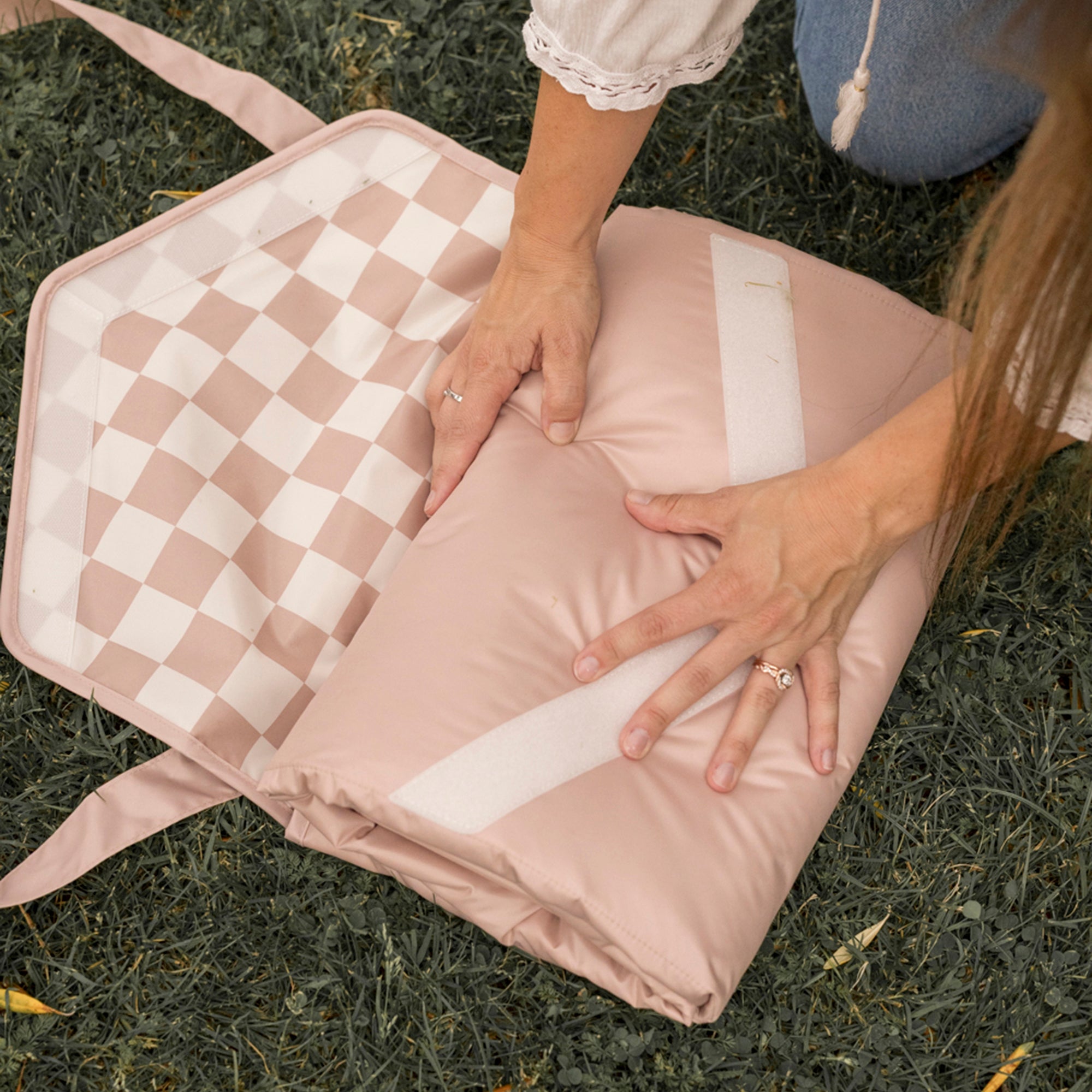 Waterproof Outdoor Blanket 5'x7'- Portable, Foldable, Durable, Easy to Clean, Ideal for Camping, Picnics, Beach, and Travel